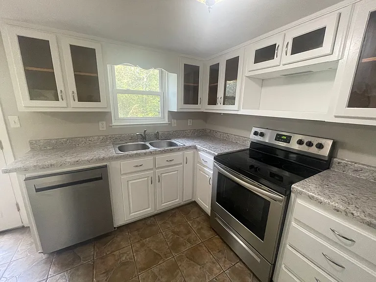764 Oak Dr E — Photo 4