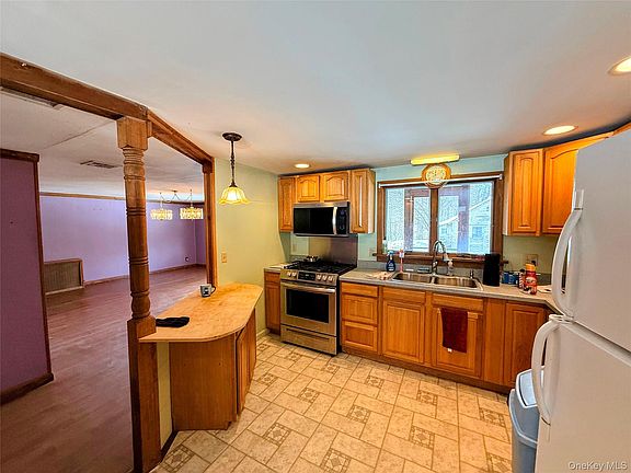 4th image of 444 Hoagerburgh Road