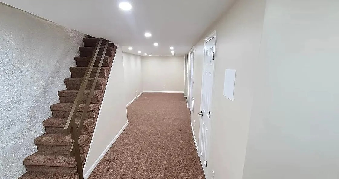 3 bed, 1084 sqft, $1,900 — Photo 1