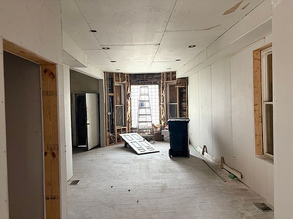 3rd image of 4050 W 5th Ave