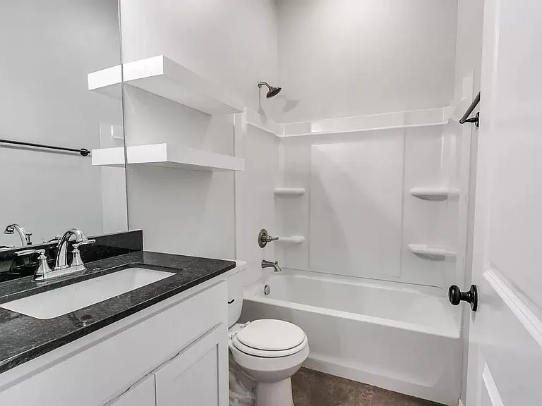 2340 SW 90th St — Photo 5