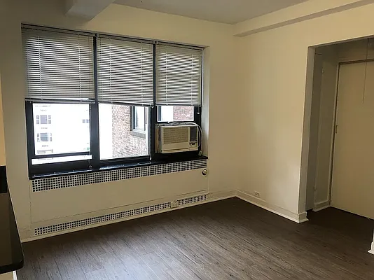 Rented by Manhattan Realty Group | media 8