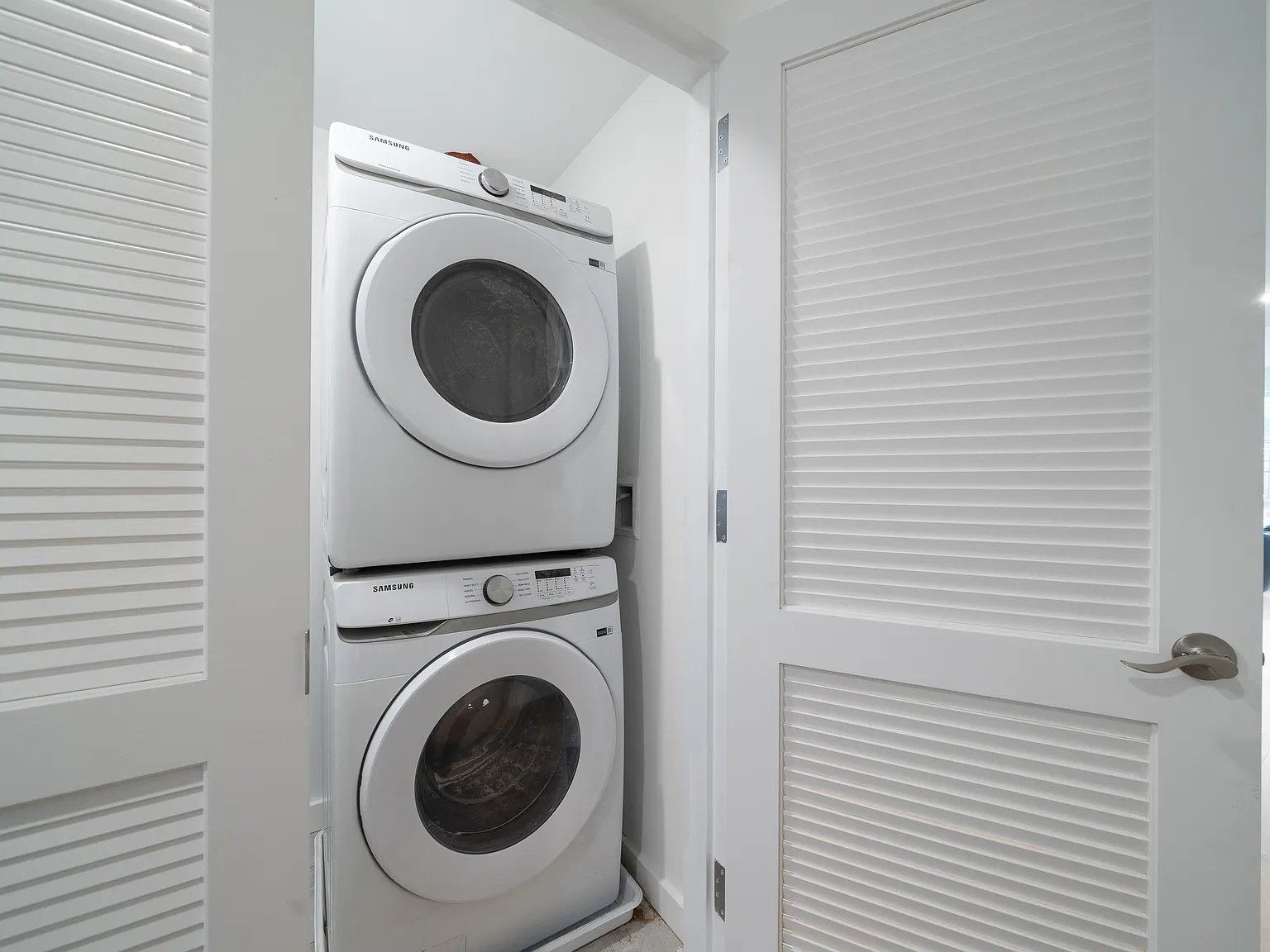 2 bed, 1250 sqft, $4,200 — Photo 1