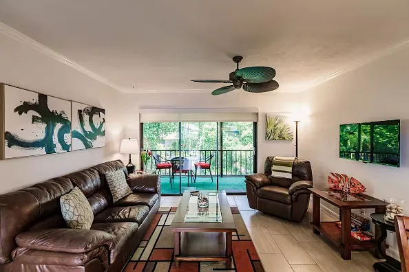 2 bed, 864 sqft, $10,350 — Photo 1
