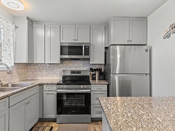 4th image of 613 Hillsboro Rd APT A11