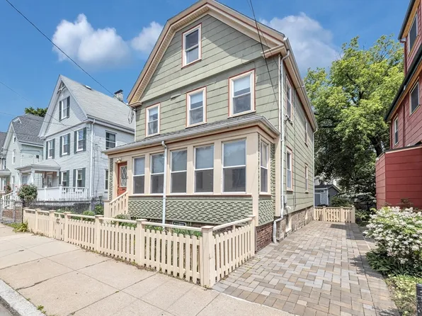 33 Round Hill St, Jamaica Plain, MA 02130