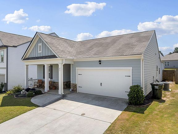 5th image of 83 Fernbrook Trl