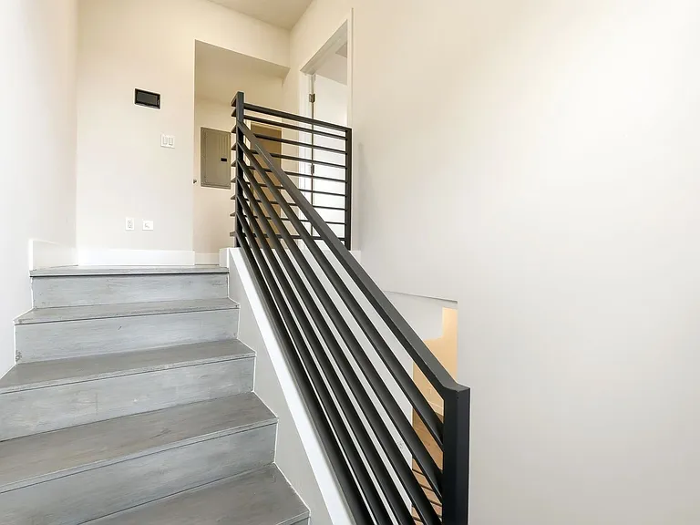 11305 Moorpark St — Photo 12