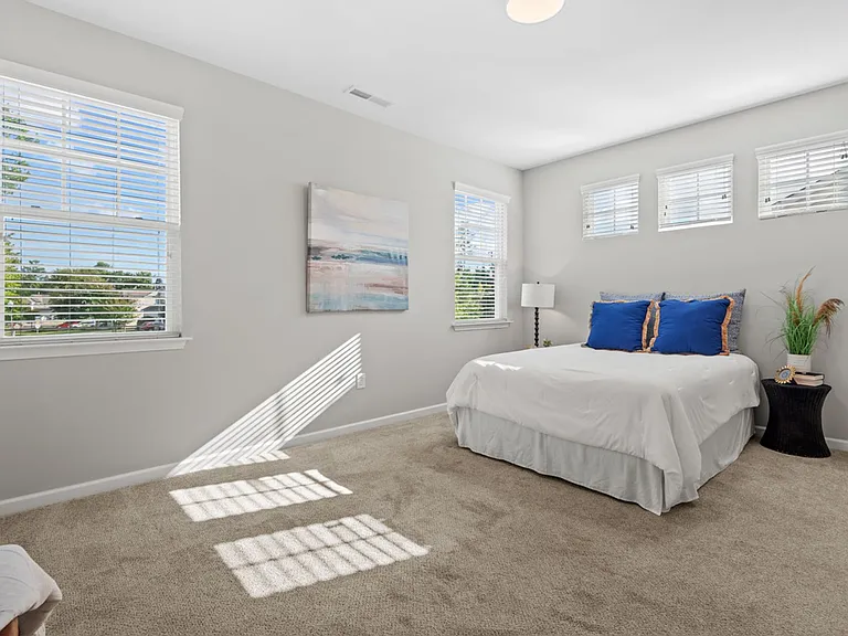 1136 Commack Dr — Photo 17