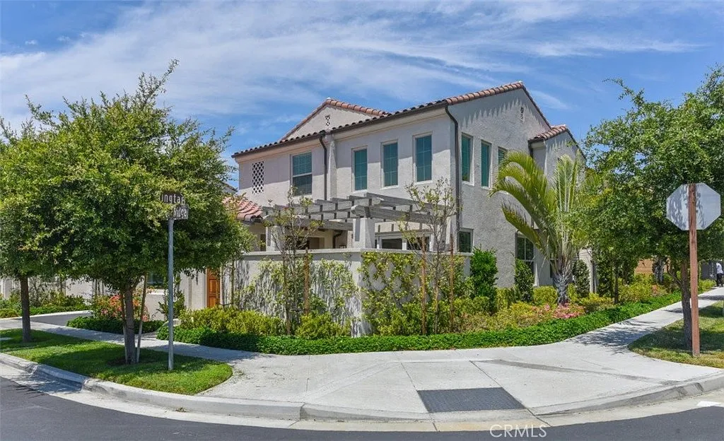 4 bed, 1851 sqft, $5,100 — Photo 2