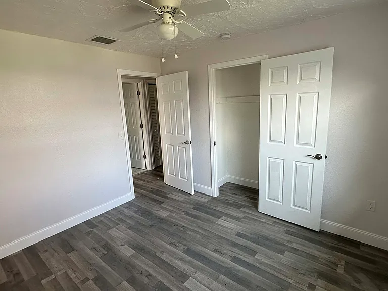 1210 Avenue R — Photo 8