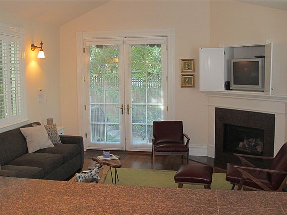 3rd image of 1010 Dolores St #B