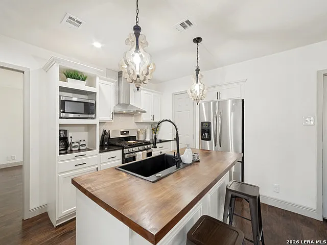 3 bed, 2.0 bath, 1267 sqft, $2,200 — Photo 4