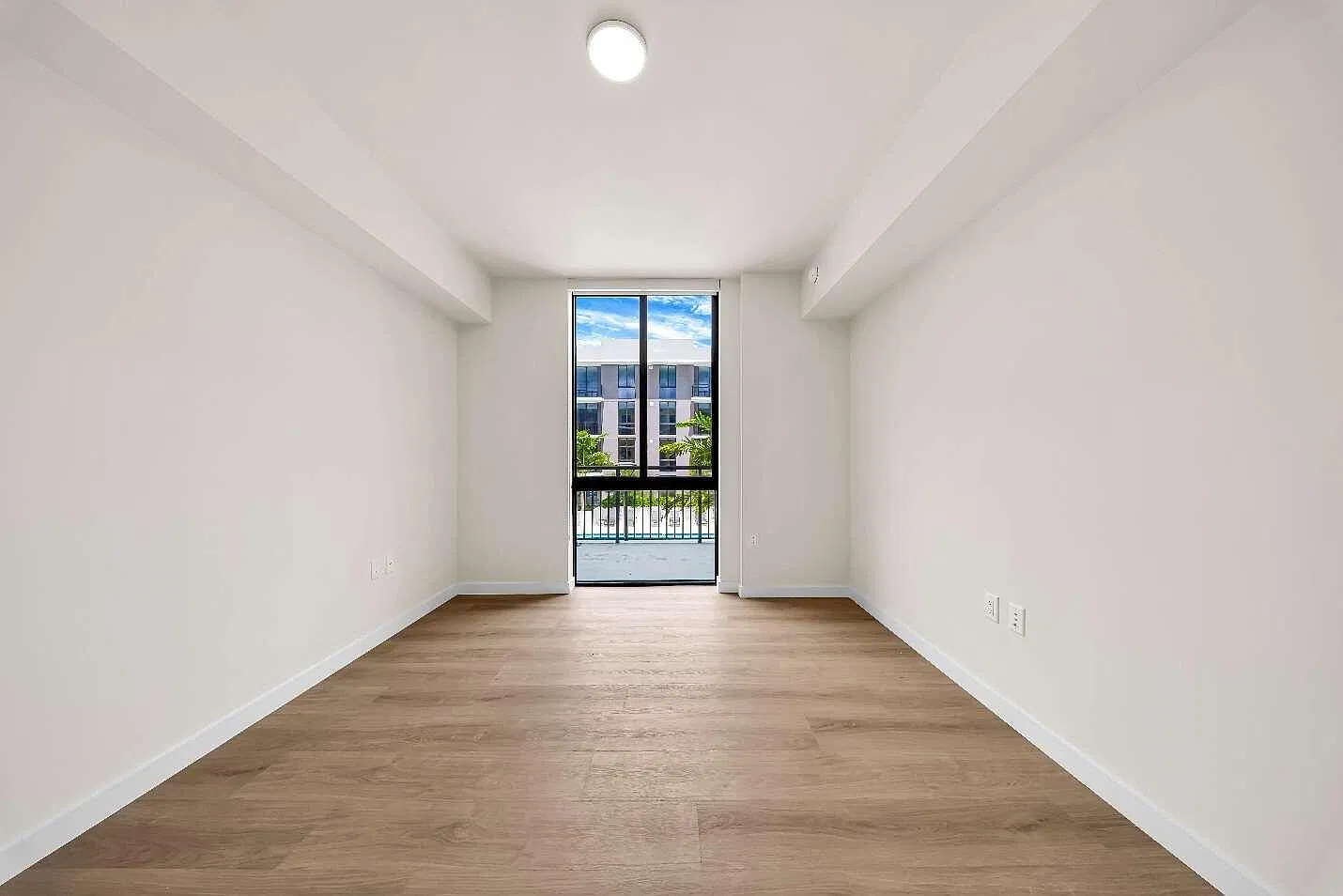 2 bed, 2.0 bath, 1033 sqft, $3,035 — Photo 3