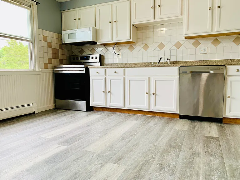 29 Woodbine St #7 — Photo 2