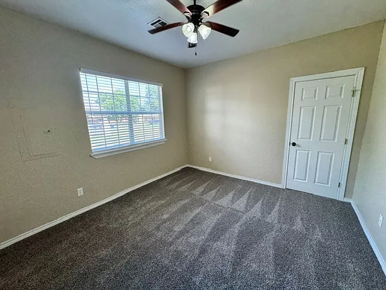 826 W Kansas Ave — Photo 10