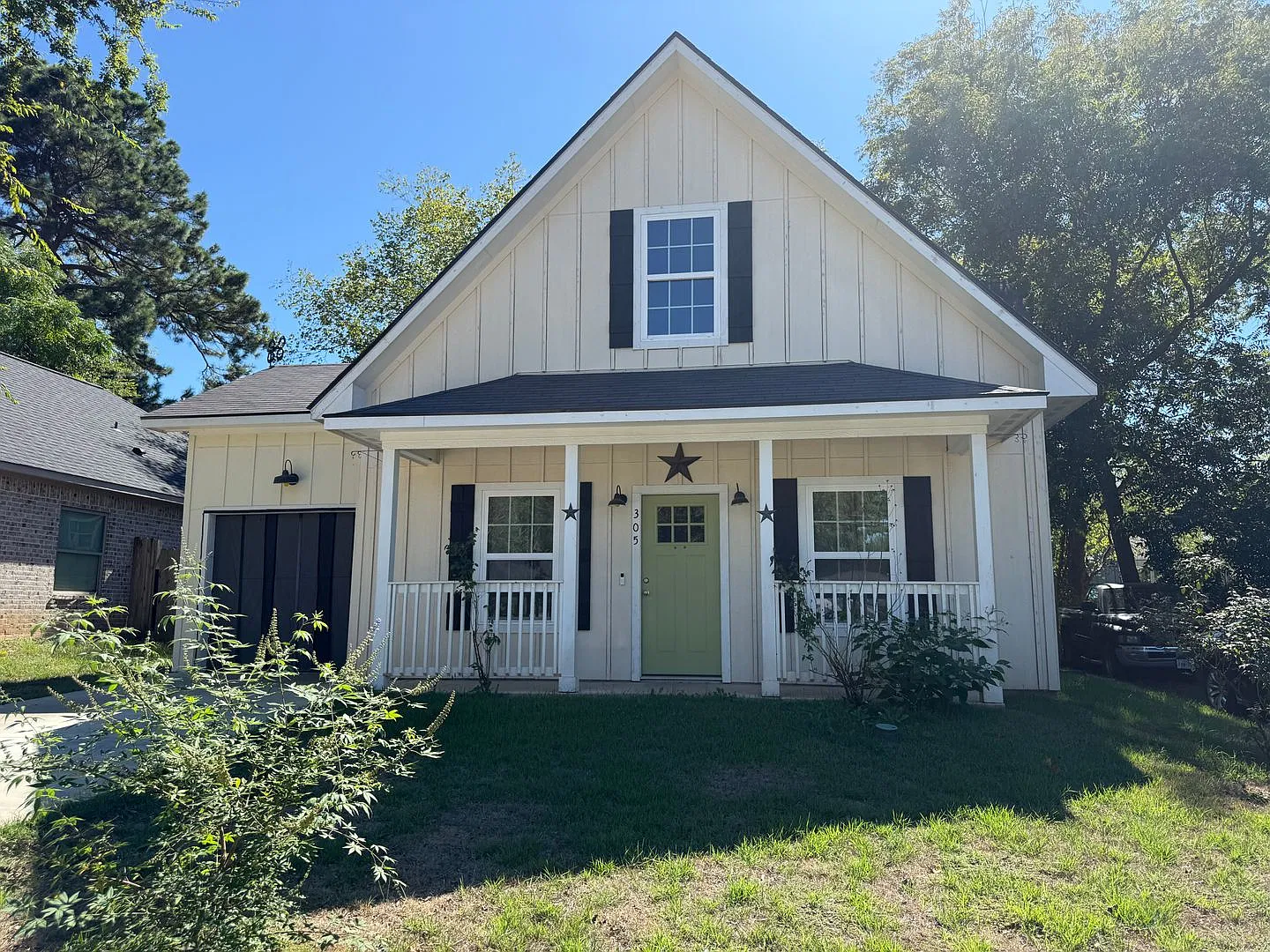 Ready for move in 3 Bedroom in Gladewater — Photo 1