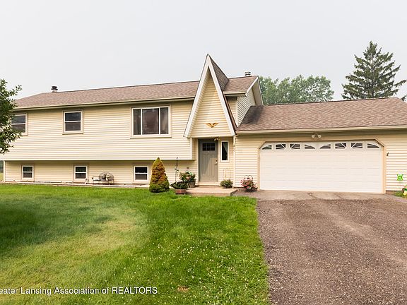2nd image of 900 Lucy Rd