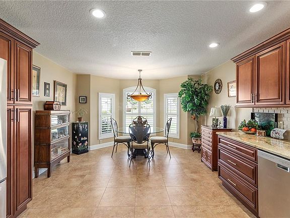 3rd image of 1302 Fontana Ct