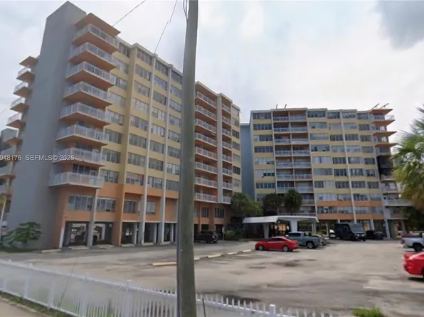 2025 NE 164th St, North Miami Beach, FL