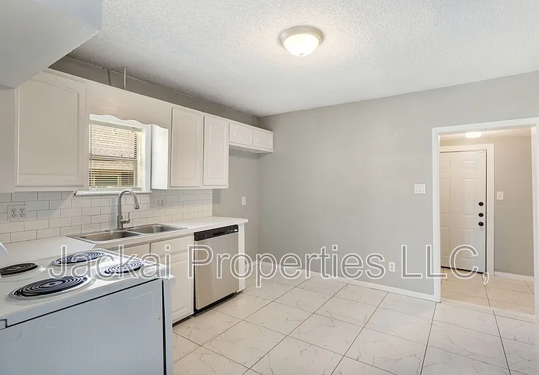 929 Rice St — Photo 6