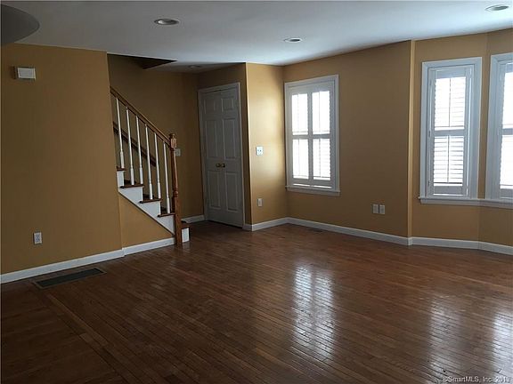 4th image of 13 Parkwoods Dr #13