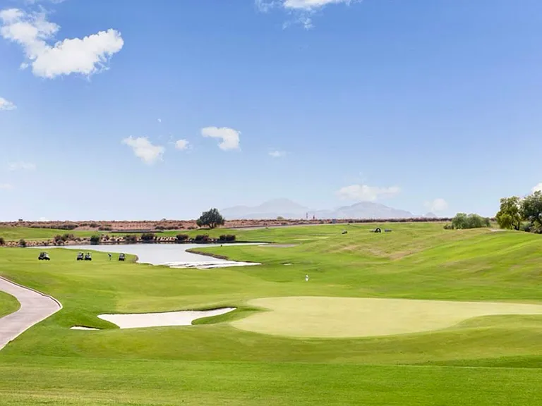 GOLF CLOSE BY