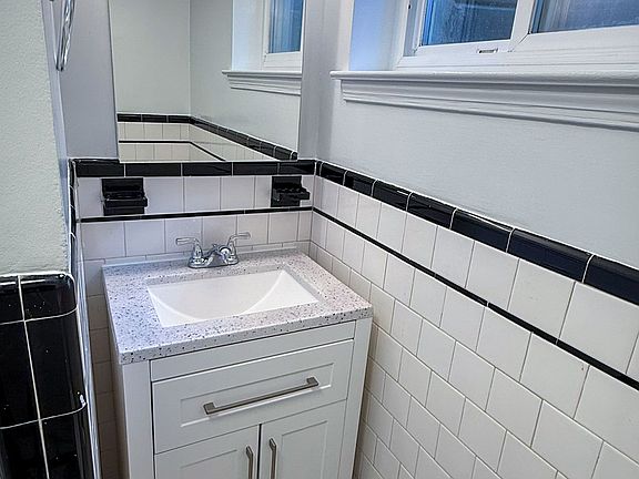 5th image of 2207 Sulgrave Ave APT 2