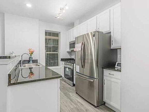 5th image of 3843 S Langley Ave #102