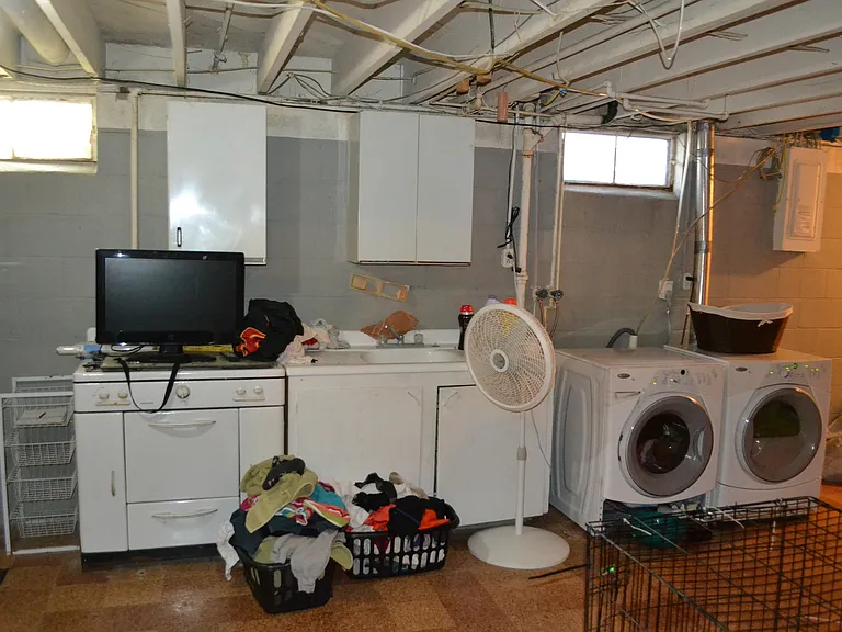322 Webster St — Photo 24