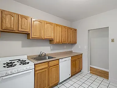 1 bed, 556 sqft, $1,700 — Photo 3