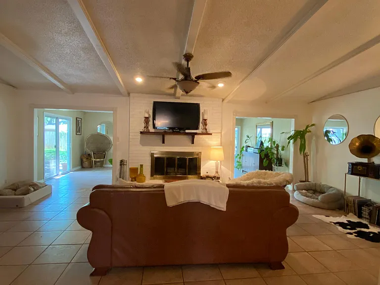 Berwyn Cir — Photo 1