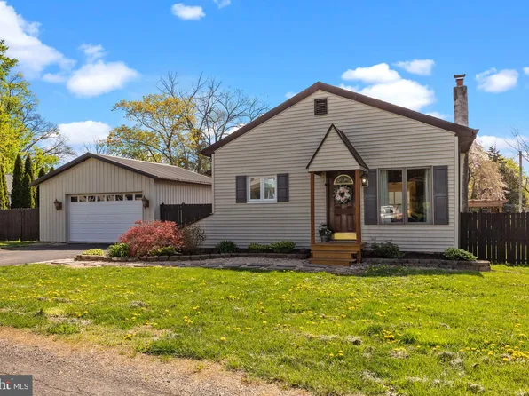 721 Neshaminy Ave, Warrington, PA 18976