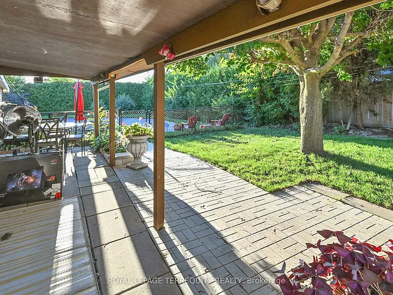 246 Elizabeth St — Photo 20