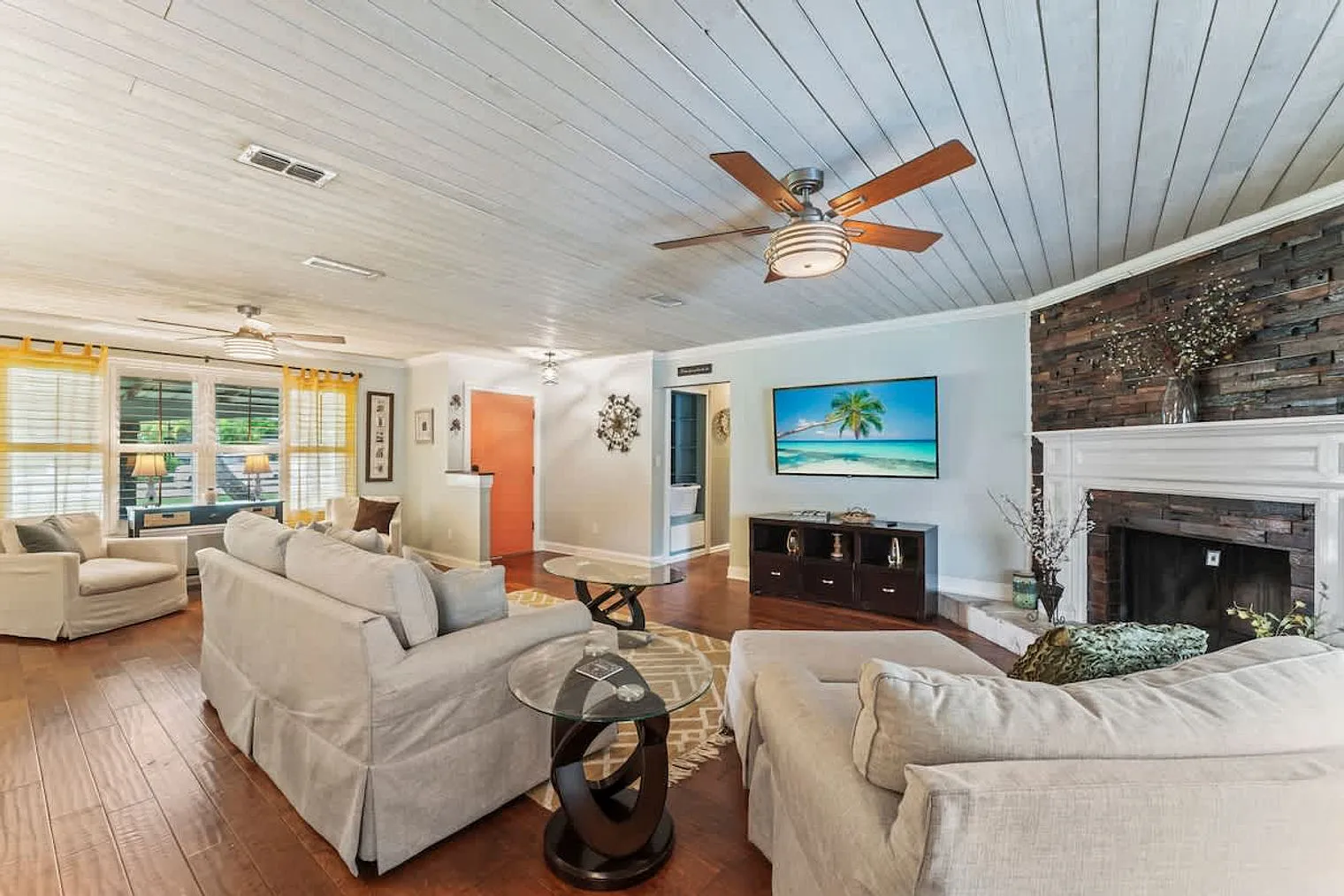 4 bed, 2.0 bath, 742 sqft, $6,267 — Photo 1