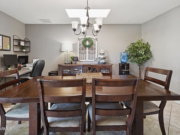 4th image of 419 N VALENCIA Drive