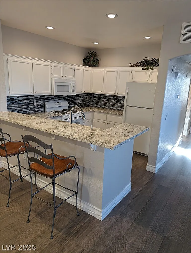 2 bed, 1.0 bath, 969 sqft, $1,400 — Photo 3