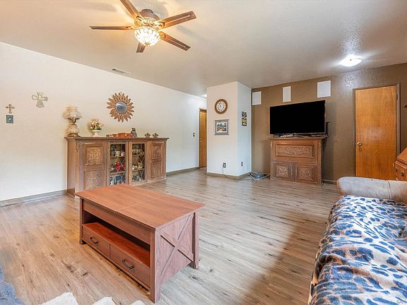 4th image of 25809 Holly Ave
