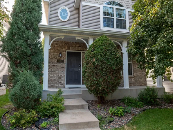 10008 Iris Ln, Eden Prairie, MN 55347