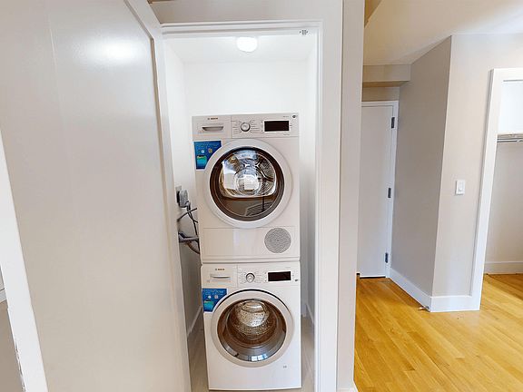 5th image of 310 Greenwich St #3105C