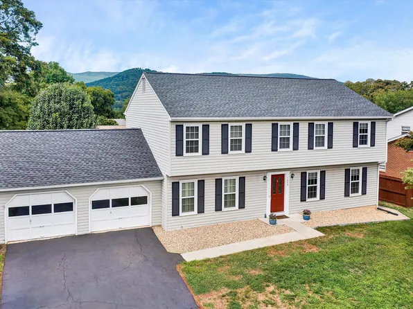 1649 Mill Pond Dr, Salem, VA 24153