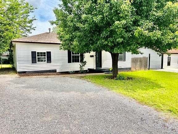 3rd image of 3921 SE 11th St