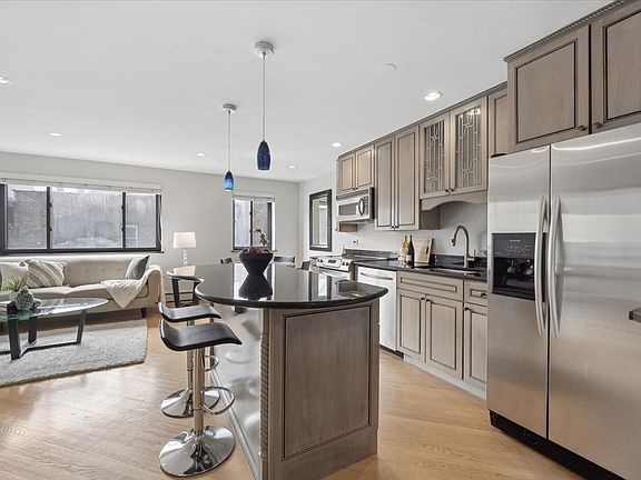 3rd image of 607 W Wrightwood Ave APT 415