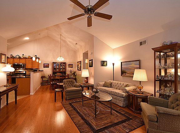 5th image of 18275 Murphy Cir #1075