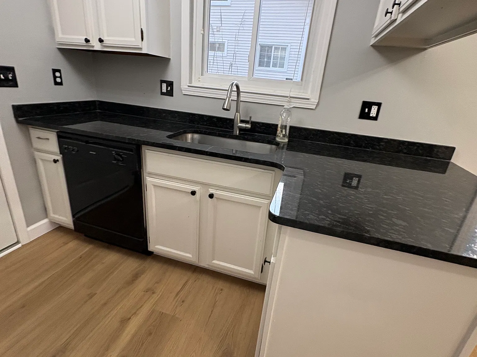 2 bed, 1000 sqft, $2,699 — Photo 4