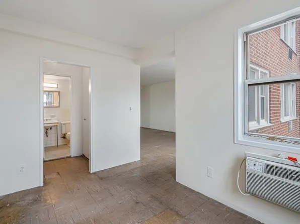 89-15 Parsons Boulevard image 6 of 17