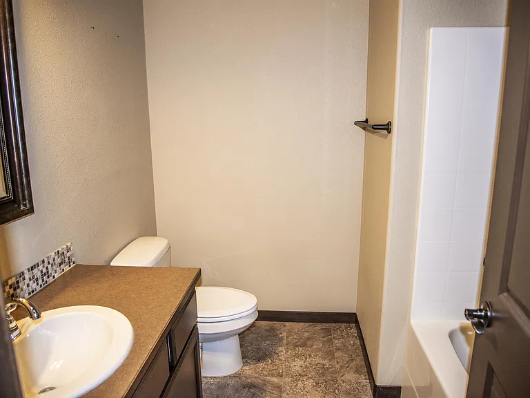 7719 N Goodwater Loop — Photo 8