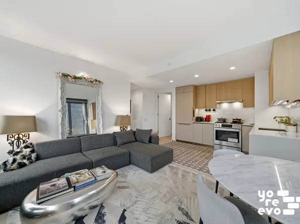 3 Court Square image 2 of 12