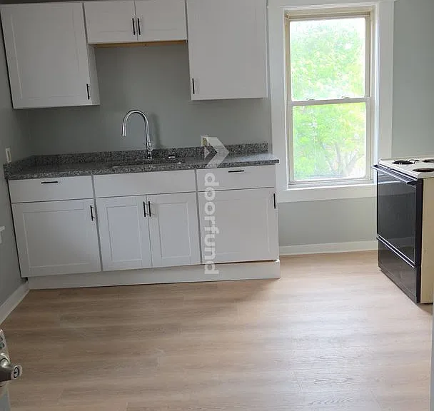 224 Main St #4 — Photo 2