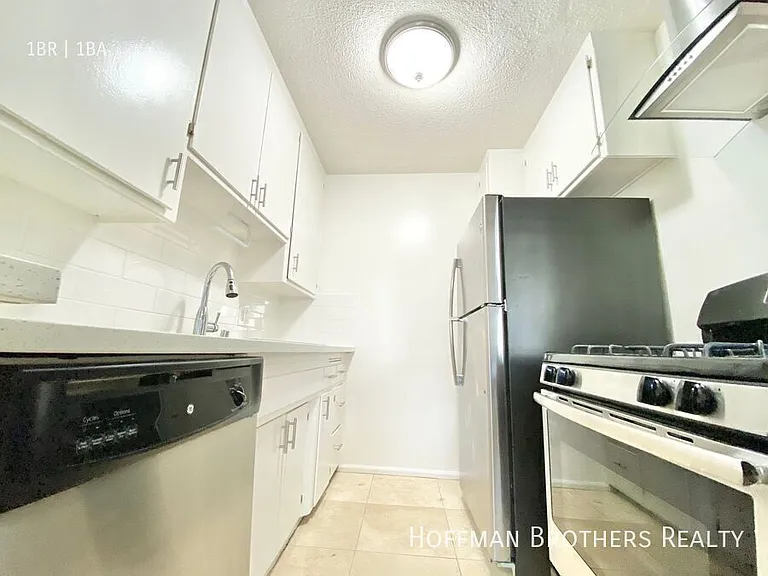 3711 Mentone Ave #12 — Photo 3
